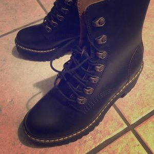Leona Dr. Martens Size 7